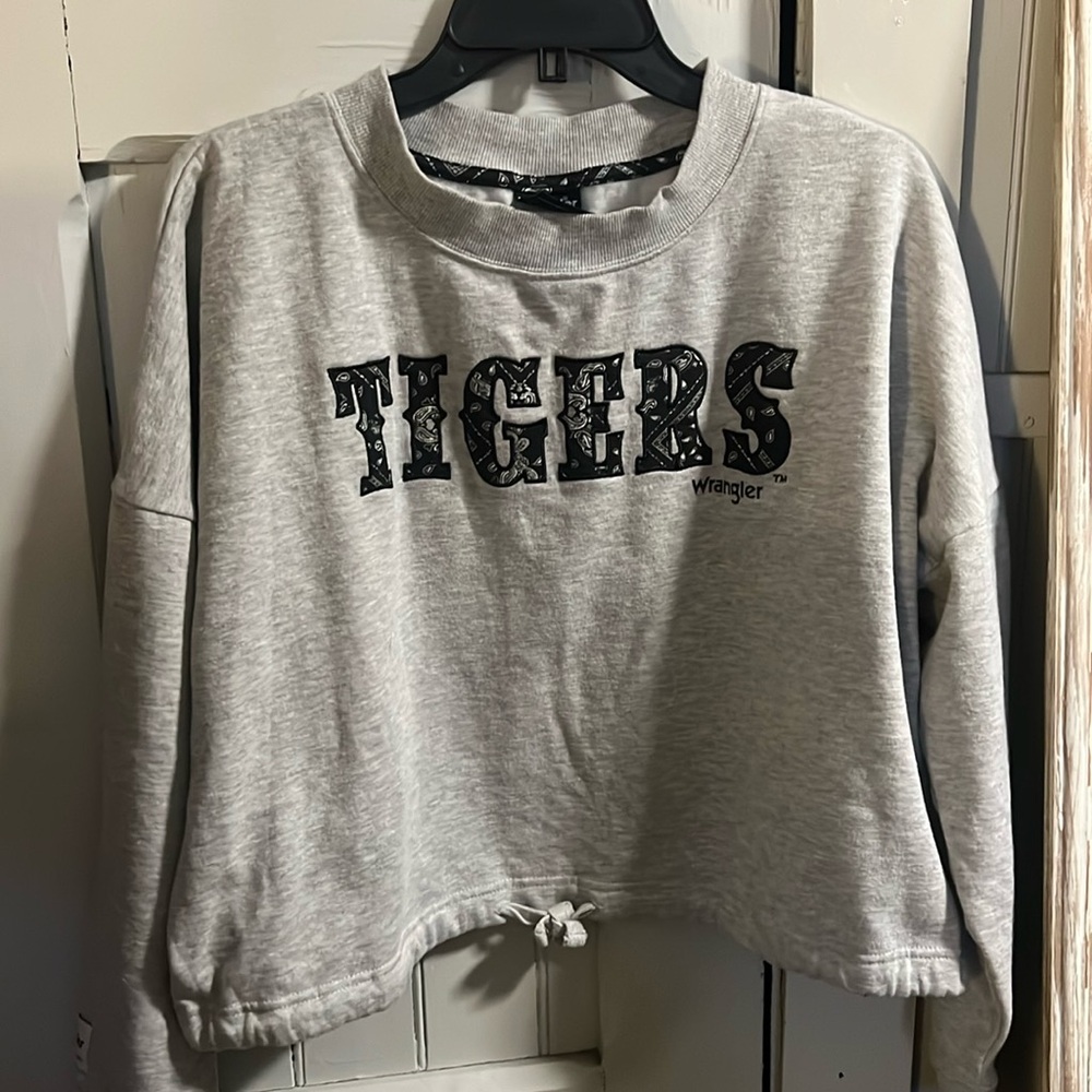 Women’s Wrangler Tigers Sweatshirt size large